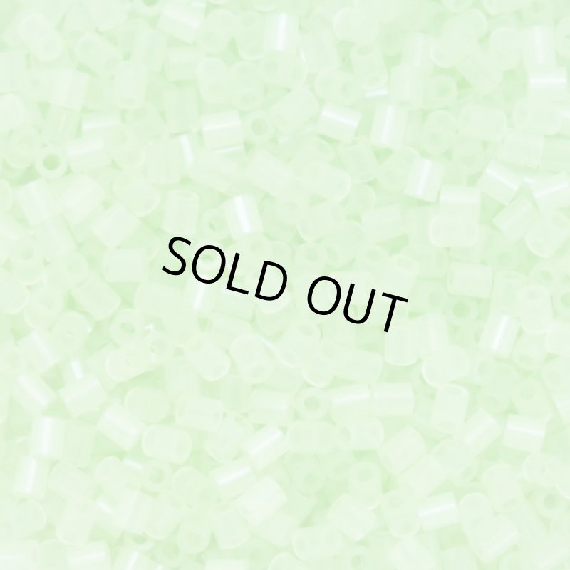 画像2: 【在庫限り】フューズビーズ ミニ（2.6mm） 夜光グリーン 1000粒 AG6 (2)